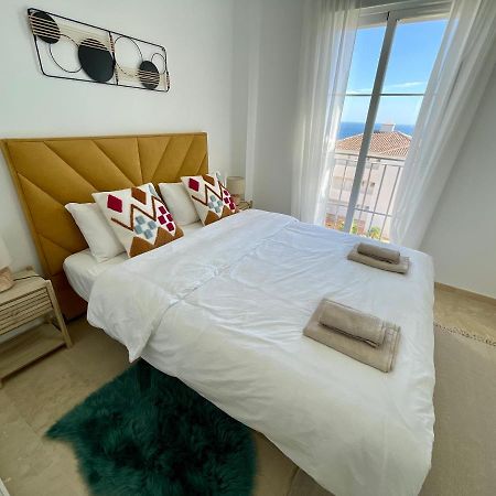 Hill Sea View Apartment Манилва Экстерьер фото