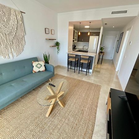 Hill Sea View Apartment Манилва Экстерьер фото