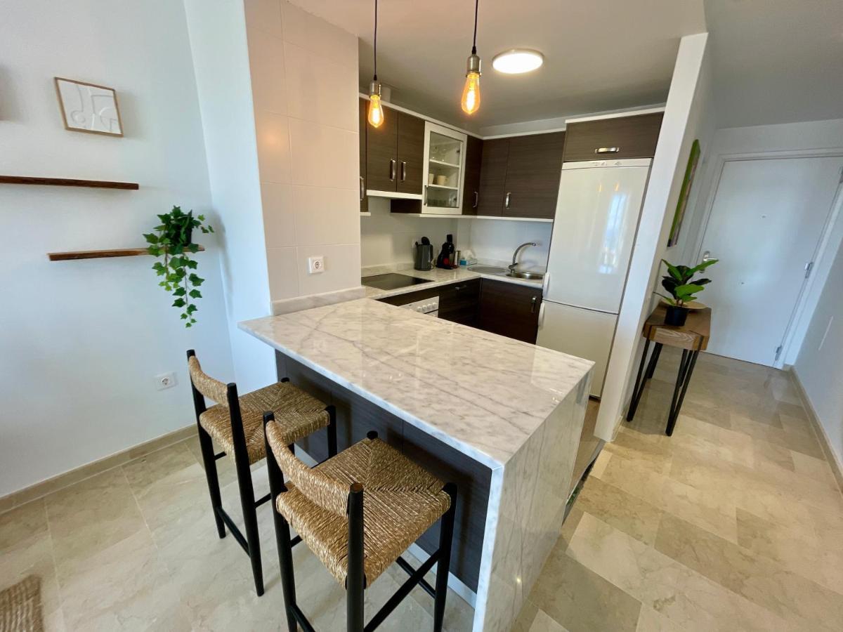 Hill Sea View Apartment Манилва Экстерьер фото