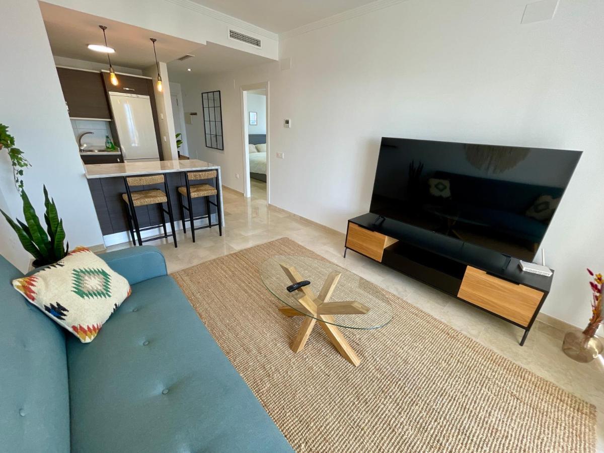 Hill Sea View Apartment Манилва Экстерьер фото