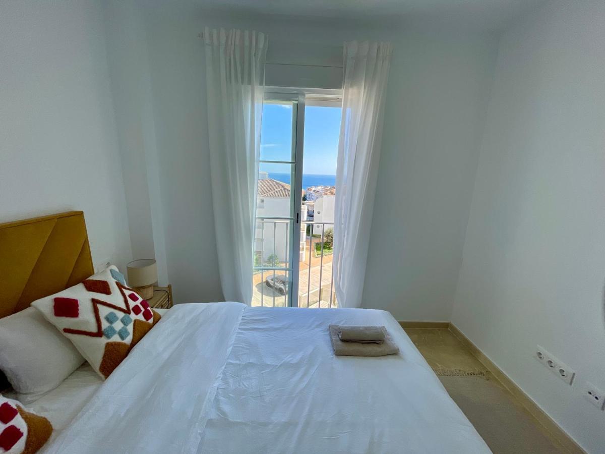 Hill Sea View Apartment Манилва Экстерьер фото