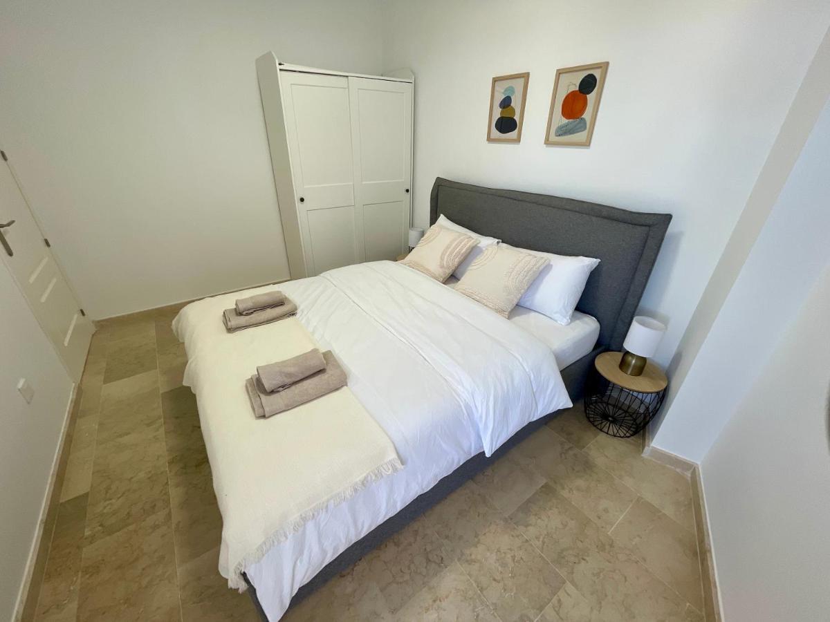 Hill Sea View Apartment Манилва Экстерьер фото