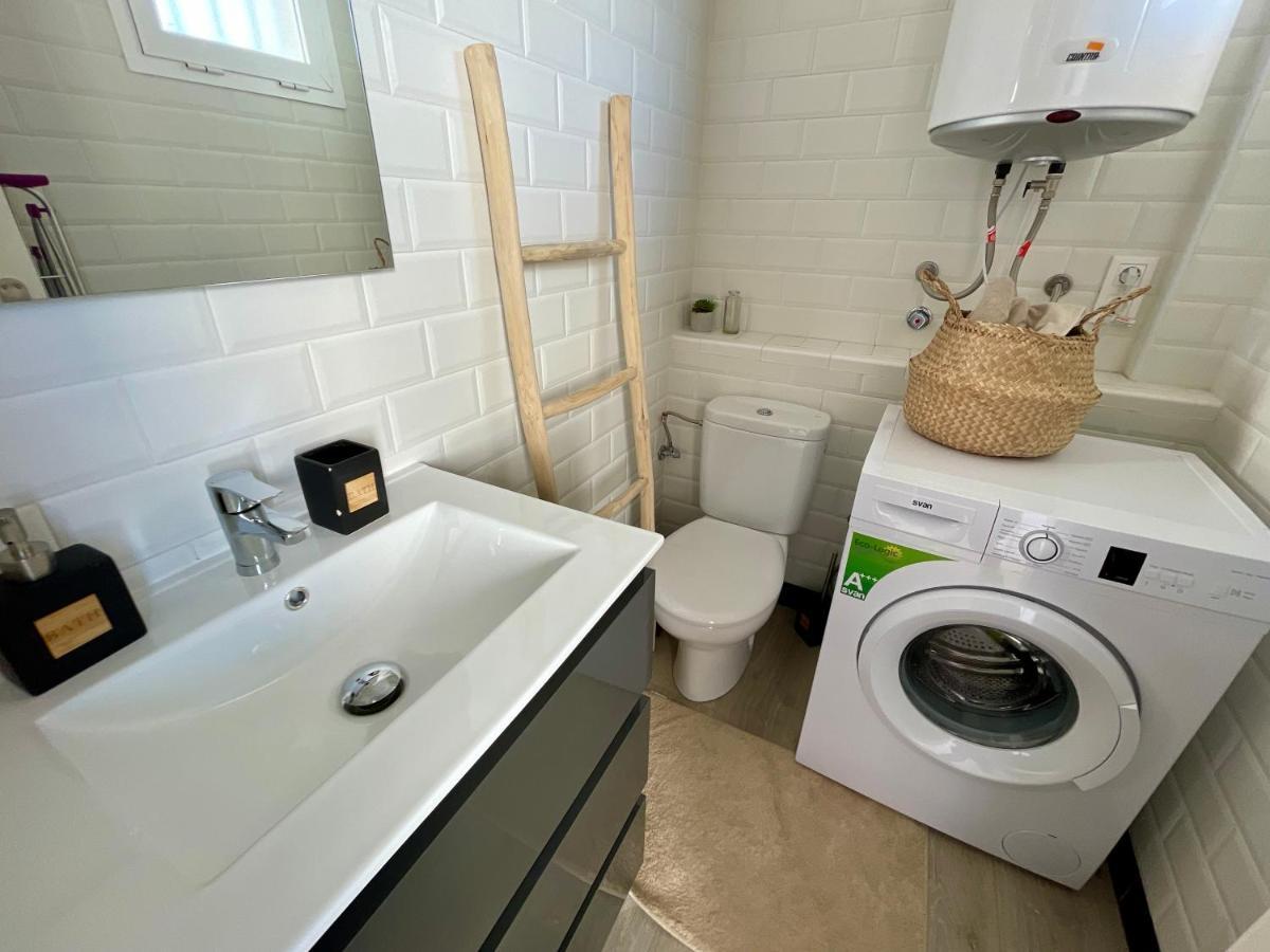 Hill Sea View Apartment Манилва Экстерьер фото
