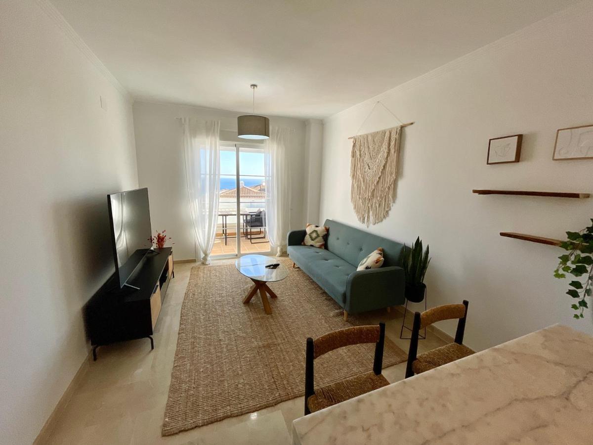 Hill Sea View Apartment Манилва Экстерьер фото