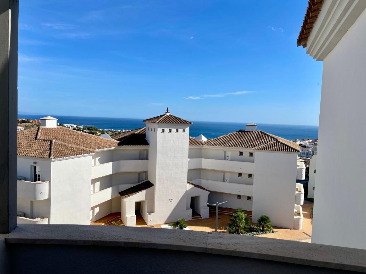 Hill Sea View Apartment Манилва Экстерьер фото